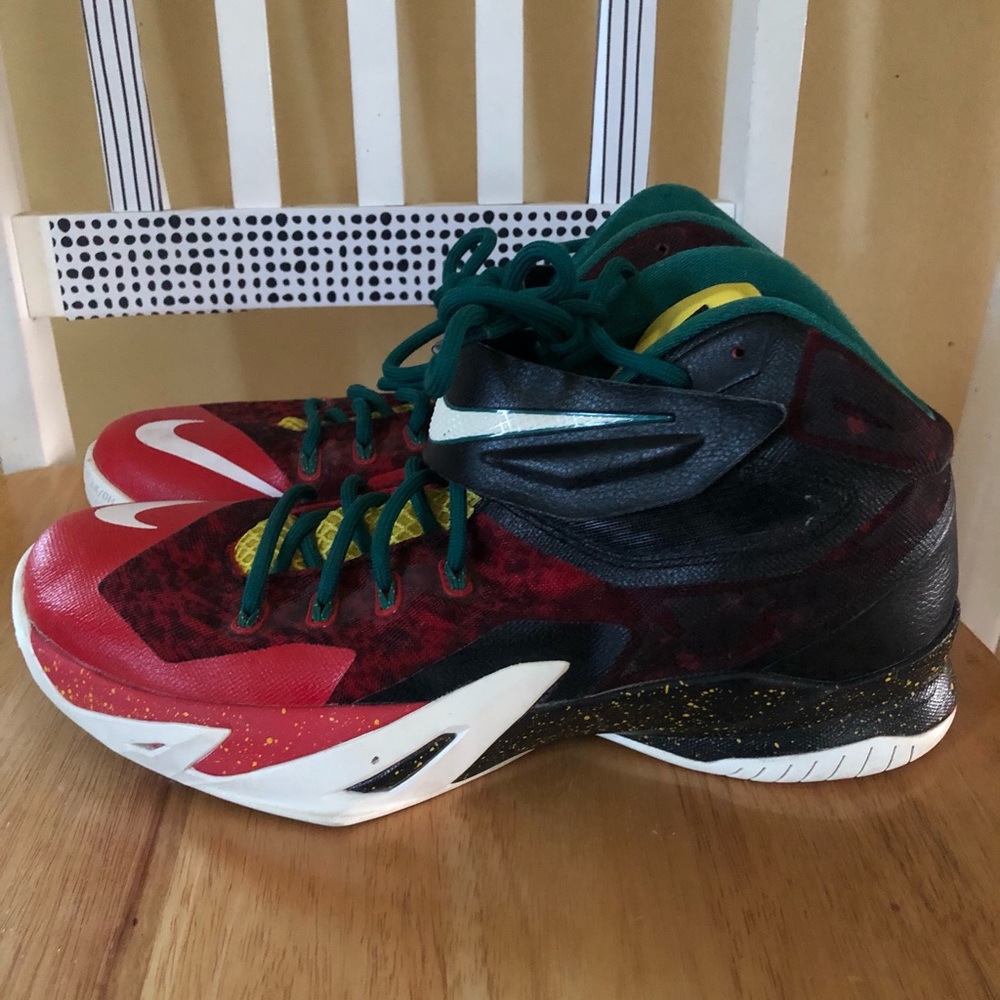 Zoom Soldier 8 Christmas GUC Sz 10.5
